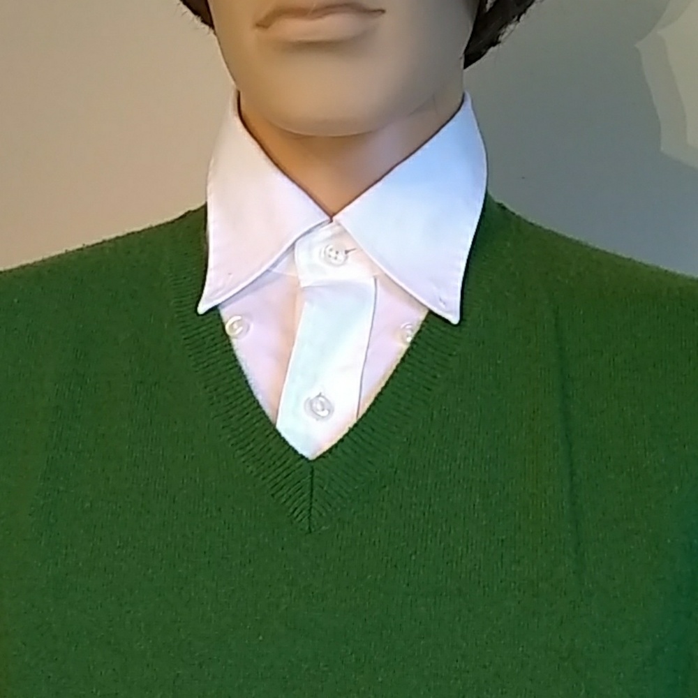 Banana Republic green cashmere v-neck sweater